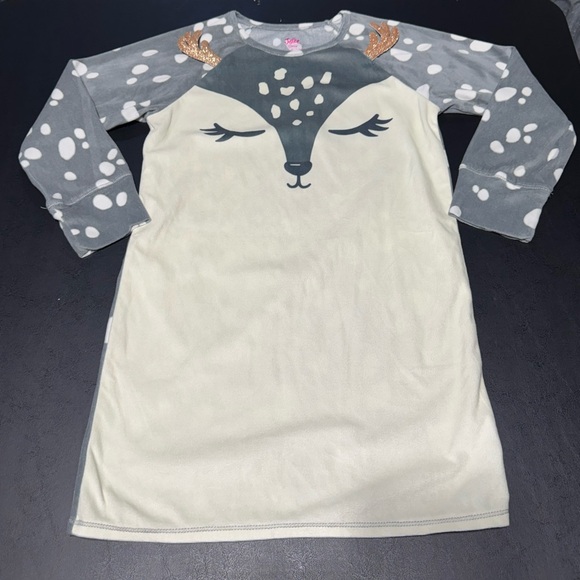 Lot of 4 Girls Size 7 and 7/8 Carters and Justice Pajama Sets and Nightgowns - Picture 3 of 5